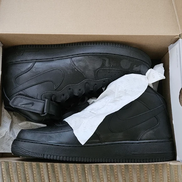 Air Force 1 Mid '07 Triple Black SIZE 14